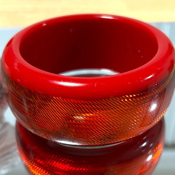Fabulous Cherry Red PONO Wide Metallic Lucite Bangle Bracelet Joan Goodman - Picture 3 of 9